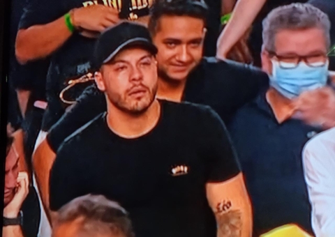 Devastado, Murilo Huff é amparado em velório de Marília Mendonça