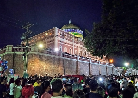 Vídeo: Fãs dão último adeus a Marília Mendonça em homenagem emocionante em Manaus