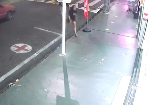 Vídeo mostra mulher correndo de companheiro antes de ser morta a facadas