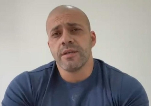 Prisão de Daniel Silveira é revogada e deputado é proibido de acessar redes sociais