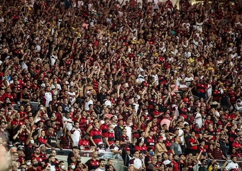 Flamengo é multado em R$50 mil após torcida emitir cantos homofóbicos 