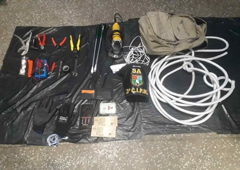 Homem escala telhado e tenta roubar agência bancária no Amazonas