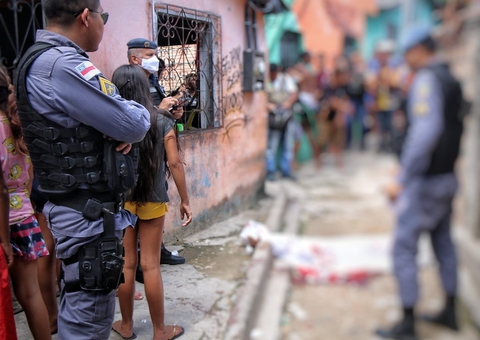 Jovem é perseguido e executado em beco de Manaus
