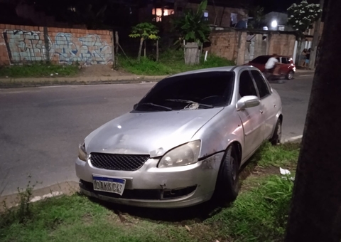 Motociclista morre após ser atingido por carro de criminosos em fuga em Manaus
