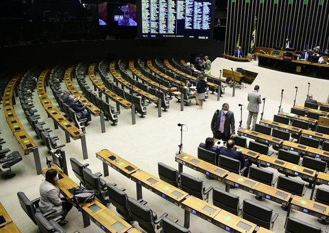 Congresso aprova projetos de R$ 9 bilhões para pagamento do Auxílio Brasil