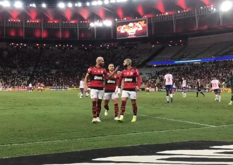 Flamengo vence Bahia e continua sonhando com o Brasileiro