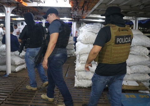 Operação contra tráfico de drogas é realizada em porto de Manaus