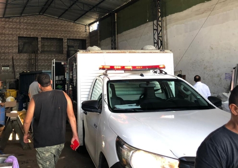 Homem morre ao cair de poste durante serviço em Manaus