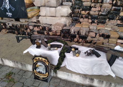 Polícia prende bando com fuzis, granadas e 2 toneladas de drogas no Amazonas