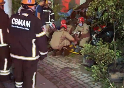 Motorista fica ferido durante acidente violento na Avenida do Turismo