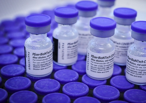 Brasil recebe 1,5 milhão de doses de vacina da Pfizer