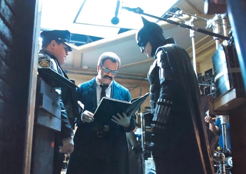 Homem Morcego entra em ação em cena inédita de Batman; veja