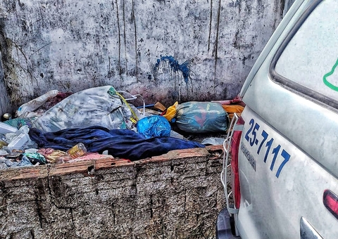 Esquartejado, corpo de jovem é achado em lixeira a céu aberto em Manaus