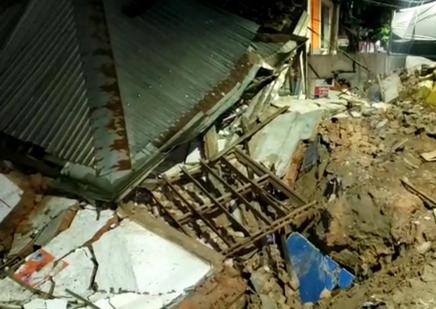 Área onde prédio desabou em Manaus está sendo monitorada, diz Seminf