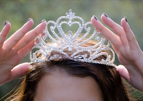 Defensoria obtém liminar para mulher trans se inscrever em concurso de beleza no Amazonas 