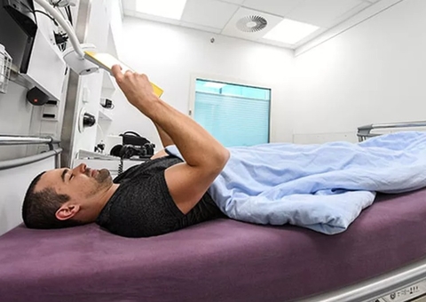 Nasa paga mais de R$ 68 mil para voluntários dormirem de cabeça para baixo