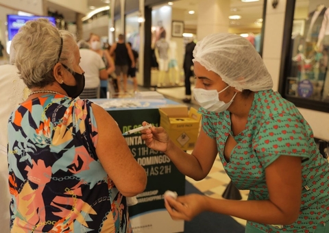 Vacinação em Shoppings é prorrogada em Manaus; Veja locais