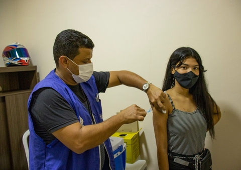 Mais de 14 mil doses de vacinas são aplicadas em Manaus no 1° dia de 'Megavacinação'