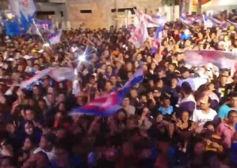 Em Coari, Keitton Pinheiro faz o maior comício da história do Pêra Coari