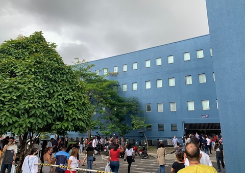 1° Dia de provas do Enem começa em Manaus; Estudantes se anteciparam na chegada