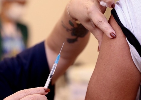 Anvisa aprova dose de reforço com a vacina da Pfizer em adultos 