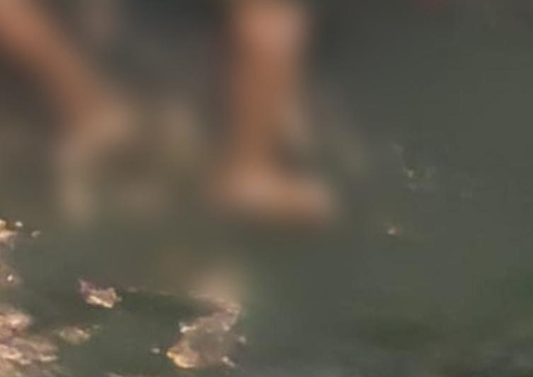 Fugindo de assassinos, homem é morto a tiros e corpo cai em igarapé de Manaus