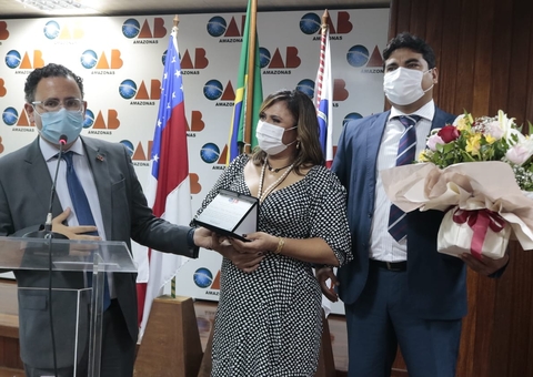 Grace Benayon recebe homenagem da OAB-AM por sua atuação durante pandemia