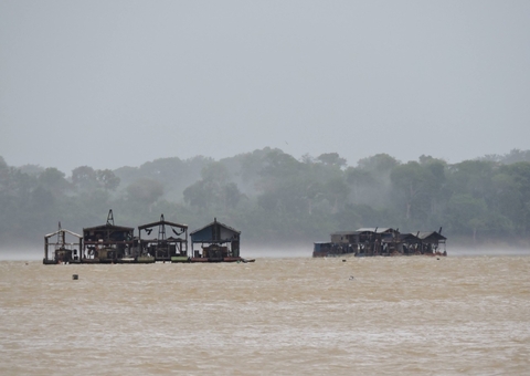 Garimpeiros seguem para outro município em busca de ouro no Rio Madeira no Amazonas