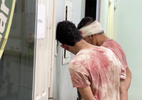 Dupla é espancada após roubar moto de entregador de delivery em Manaus