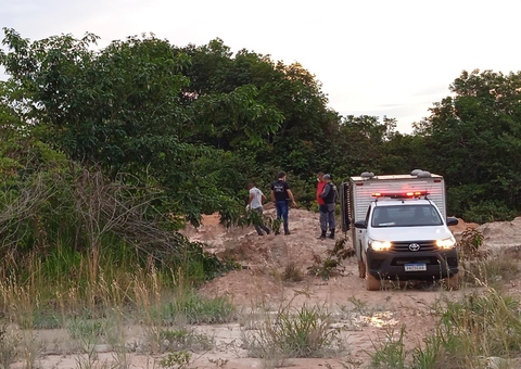 Cabelereiro é encontrado morto e queimado em terreno baldio de Manaus