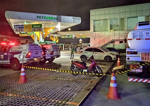 Homem é assassinado por dupla em posto de combustíveis em Manaus