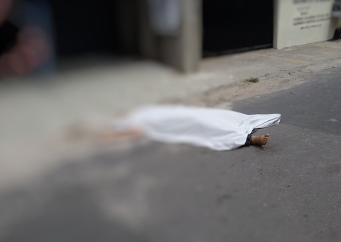 Mulher é perseguida e morta a tiros em plena luz do dia em Manaus