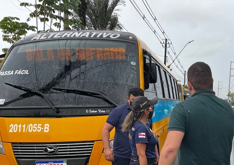 Motorista de ônibus alternativo é detido usando CNH falsa em Manaus