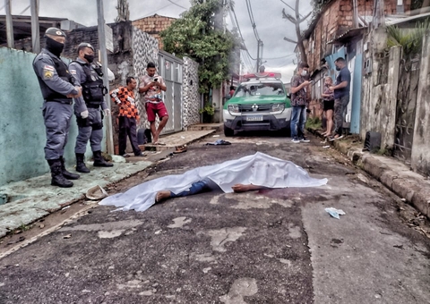 Homem agoniza até morrer após ser baleado por justiceiro misterioso em Manaus