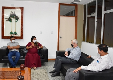 Em visita a Suframa, médica baniwa formada pela UEA, retribui na comunidade apoio recebido por cota 