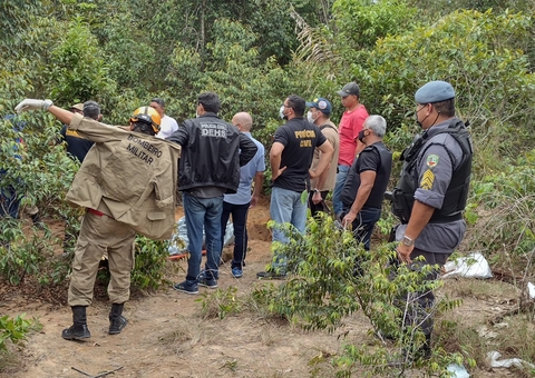 Primeiro corpo tirado de cova em Manaus tem salmo 23 tatuado na costela