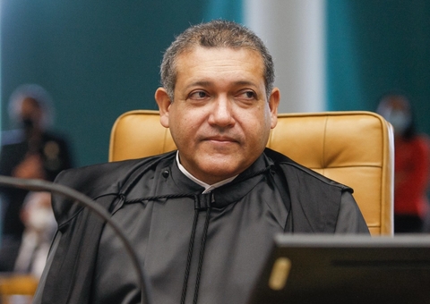 Nunes Marques interrompe julgamento de passaporte da vacina