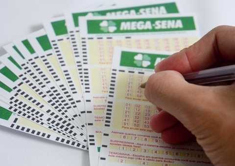 Mega-Sena sorteia R$ 3,3 milhões; veja dezenas