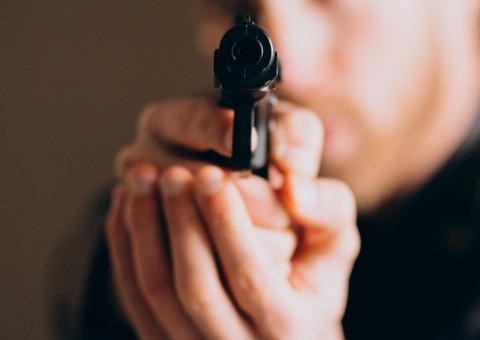 Criminoso fantasiado de Papai Noel invade casa e mata homem a tiros 