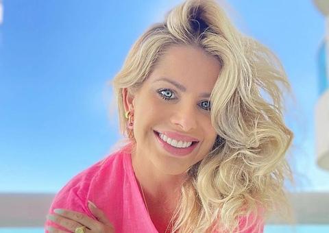 Karina Bacchi diz que abandonou carreira de atriz após ler sobre adultério na Bíblia 