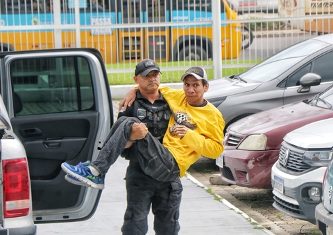 Cadeirante é preso suspeito matar colega de bar com facada no peito em Manaus