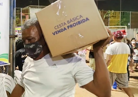 Mais de 500 famílias são beneficiadas com cestas básicas no Natal Solidário em Manaus