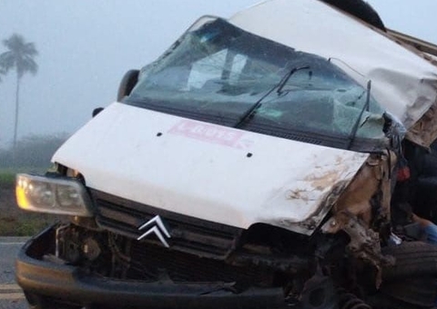 Grave acidente entre caminhão e van deixa vários mortos e feridos no Pará