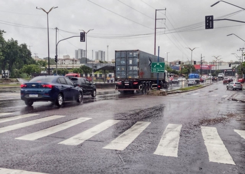 Semáforos têm fiação afetada e serão substituídos após falta de energia em Manaus