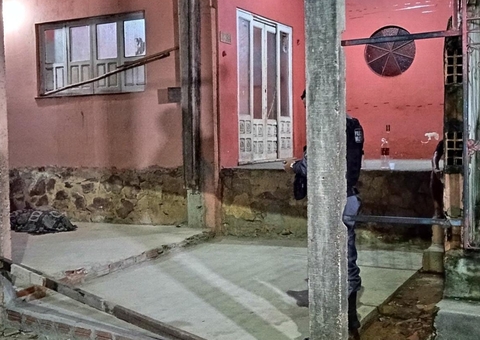 Homem é assassinado a tiros em frente à própria casa em Manaus