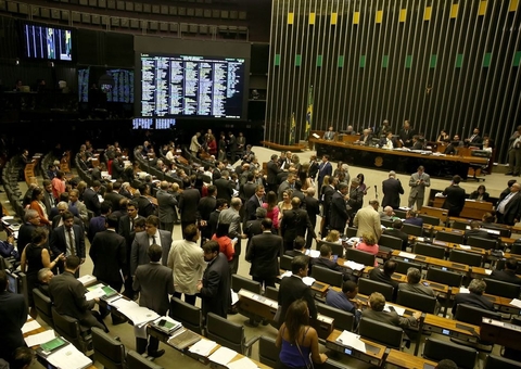 Deputados federais do Amazonas gastaram mais de R$ 3,4 milhões em passagens e aluguel de aeronaves