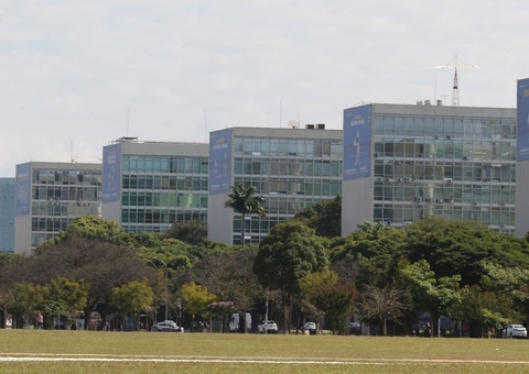 Prazo para servidores aposentados fazerem prova de vida termina sexta