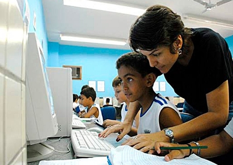 Governo edita MP que libera R$ 3,5 bilhões para internet em escolas públicas