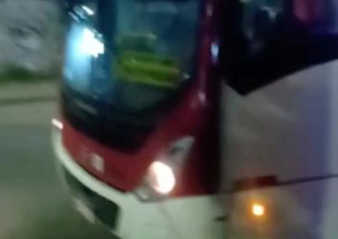 Passageiros gritam por socorro e polícia impede assalto a ônibus da linha 600 em Manaus