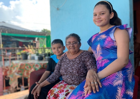 ‘Eles não conseguiam dormir’, diz avó que adotou casal de netos após filha ser vítima de feminicídio